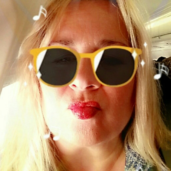 Meet your Posher, Joanie - Picture 5 of 9